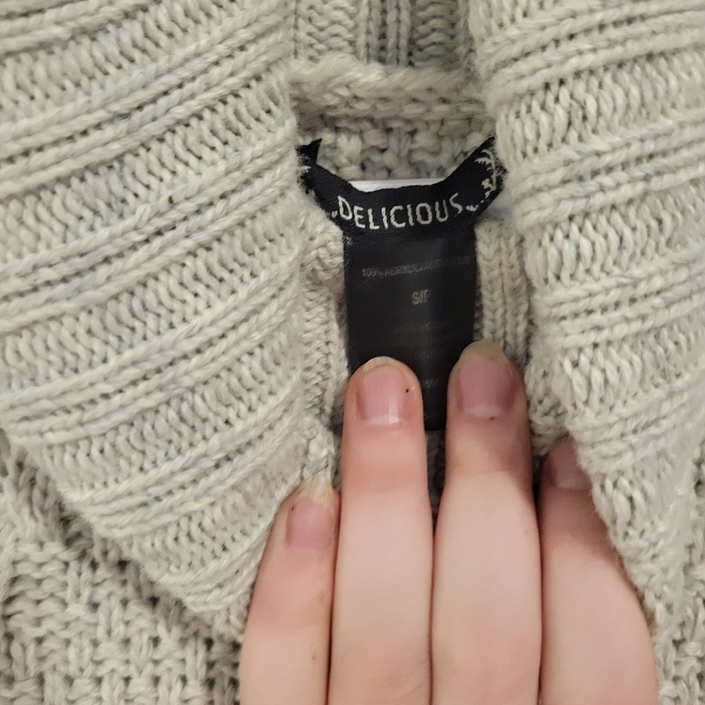 Knitted Grey Tee - Picture 3 of 3